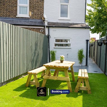 Stunning House By Ls2G Short Lets & Serviced Accommodation Greater London With Free Wifi Exterior foto