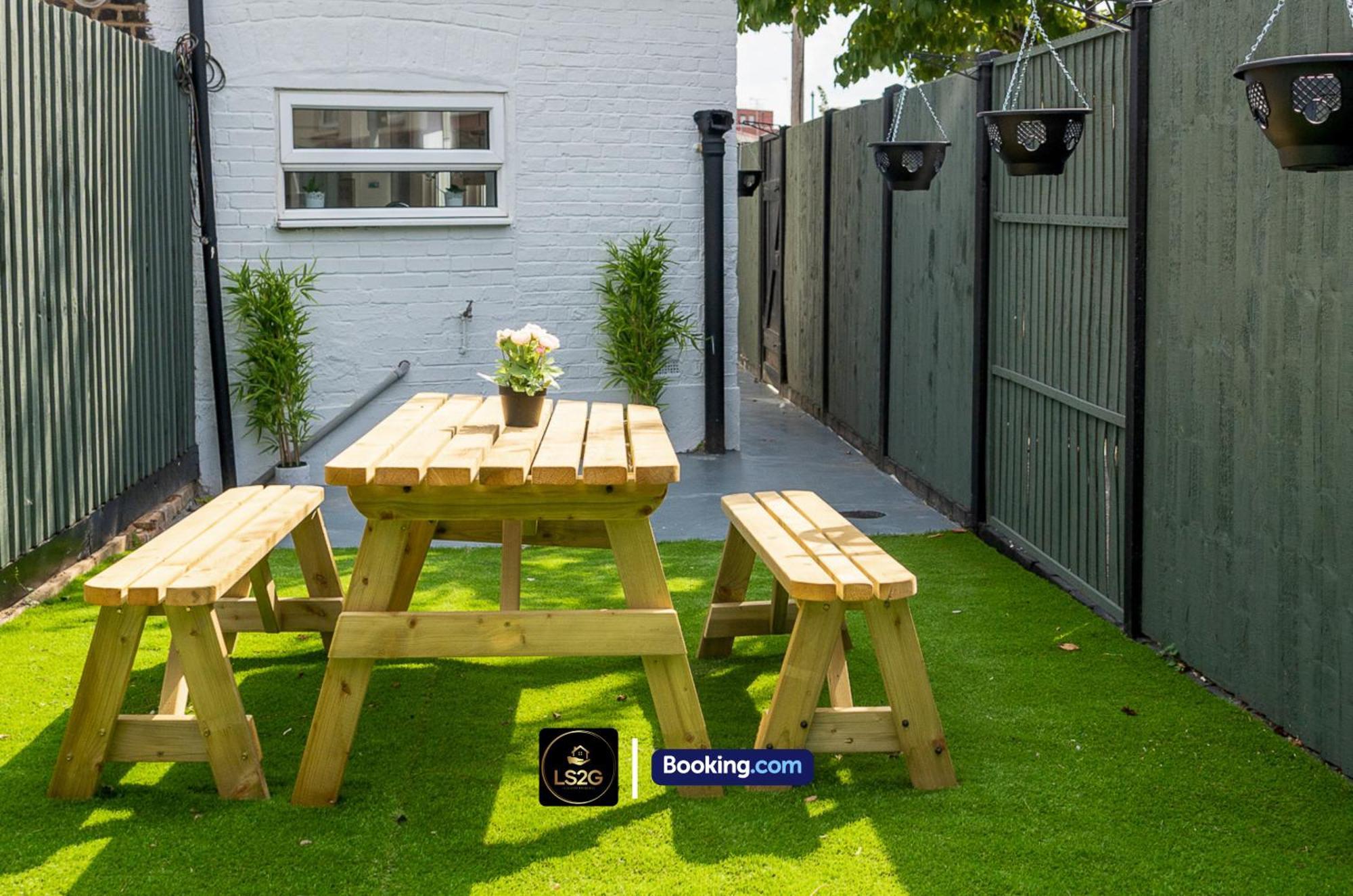 Stunning House By Ls2G Short Lets & Serviced Accommodation Greater London With Free Wifi Exterior foto