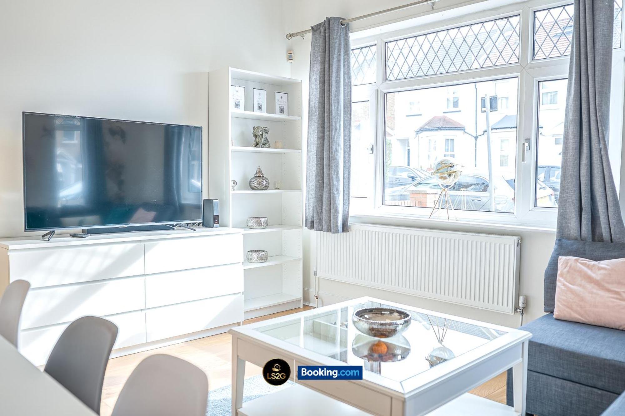Stunning House By Ls2G Short Lets & Serviced Accommodation Greater London With Free Wifi Exterior foto