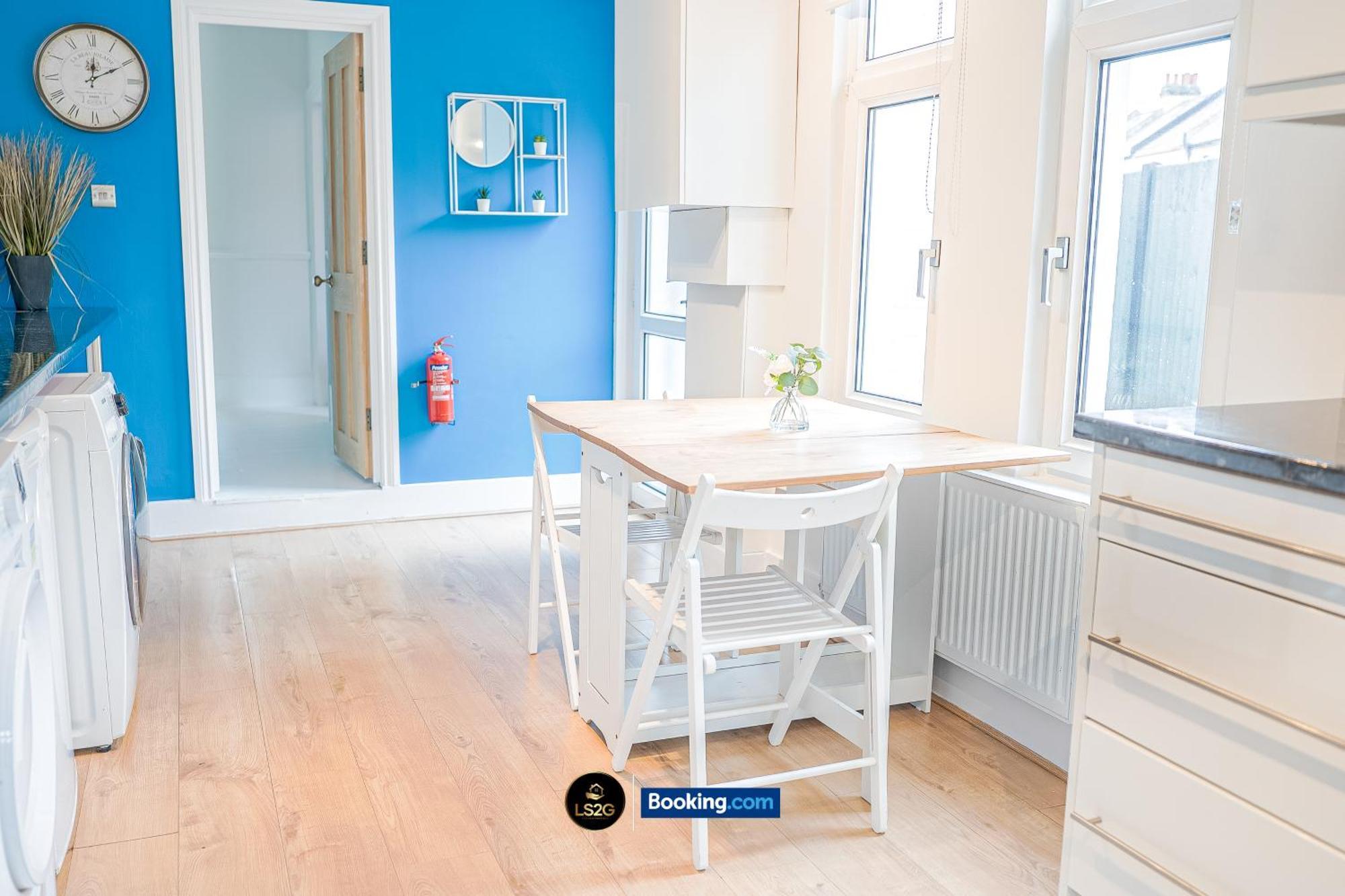 Stunning House By Ls2G Short Lets & Serviced Accommodation Greater London With Free Wifi Exterior foto