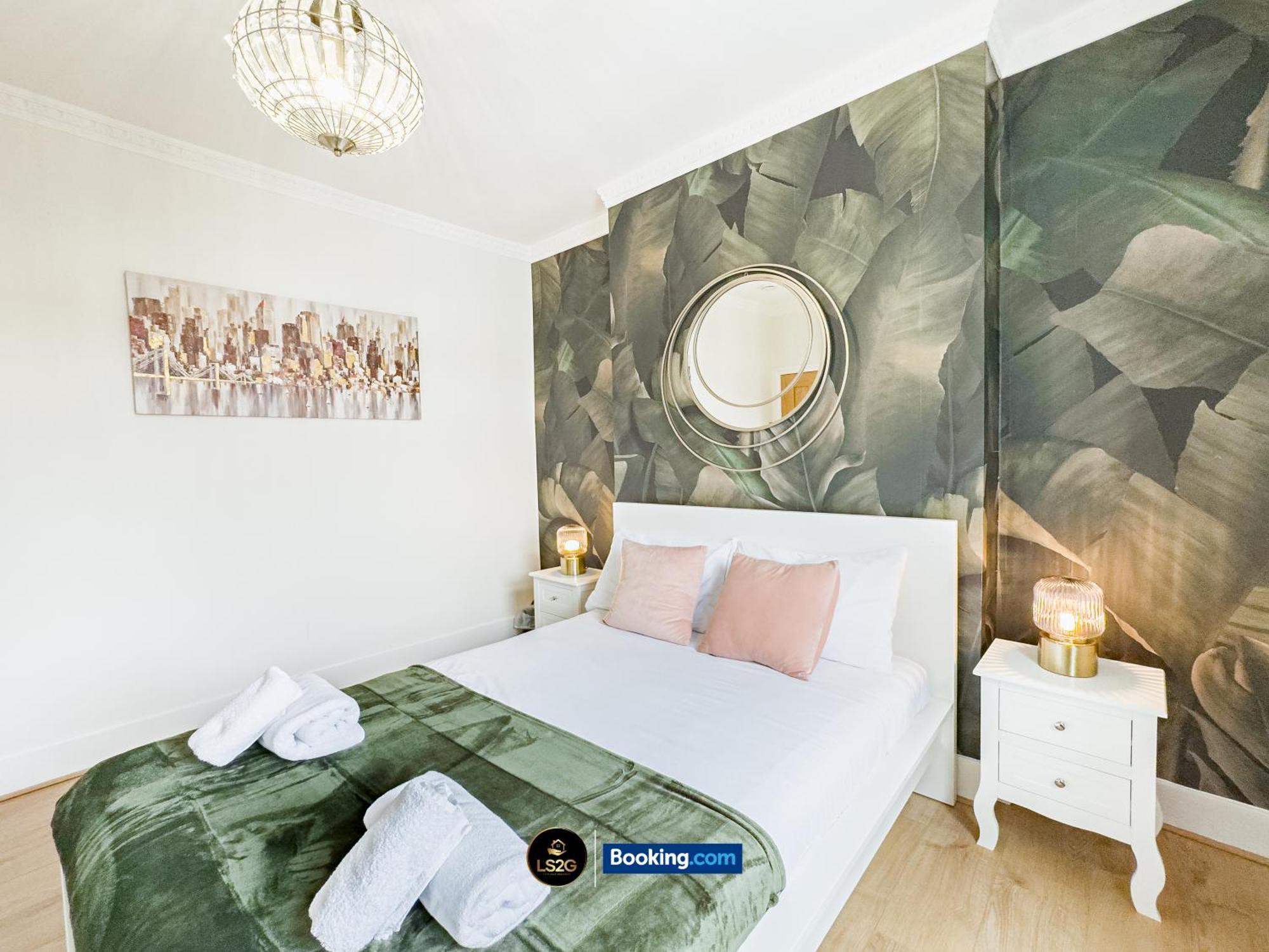 Stunning House By Ls2G Short Lets & Serviced Accommodation Greater London With Free Wifi Exterior foto