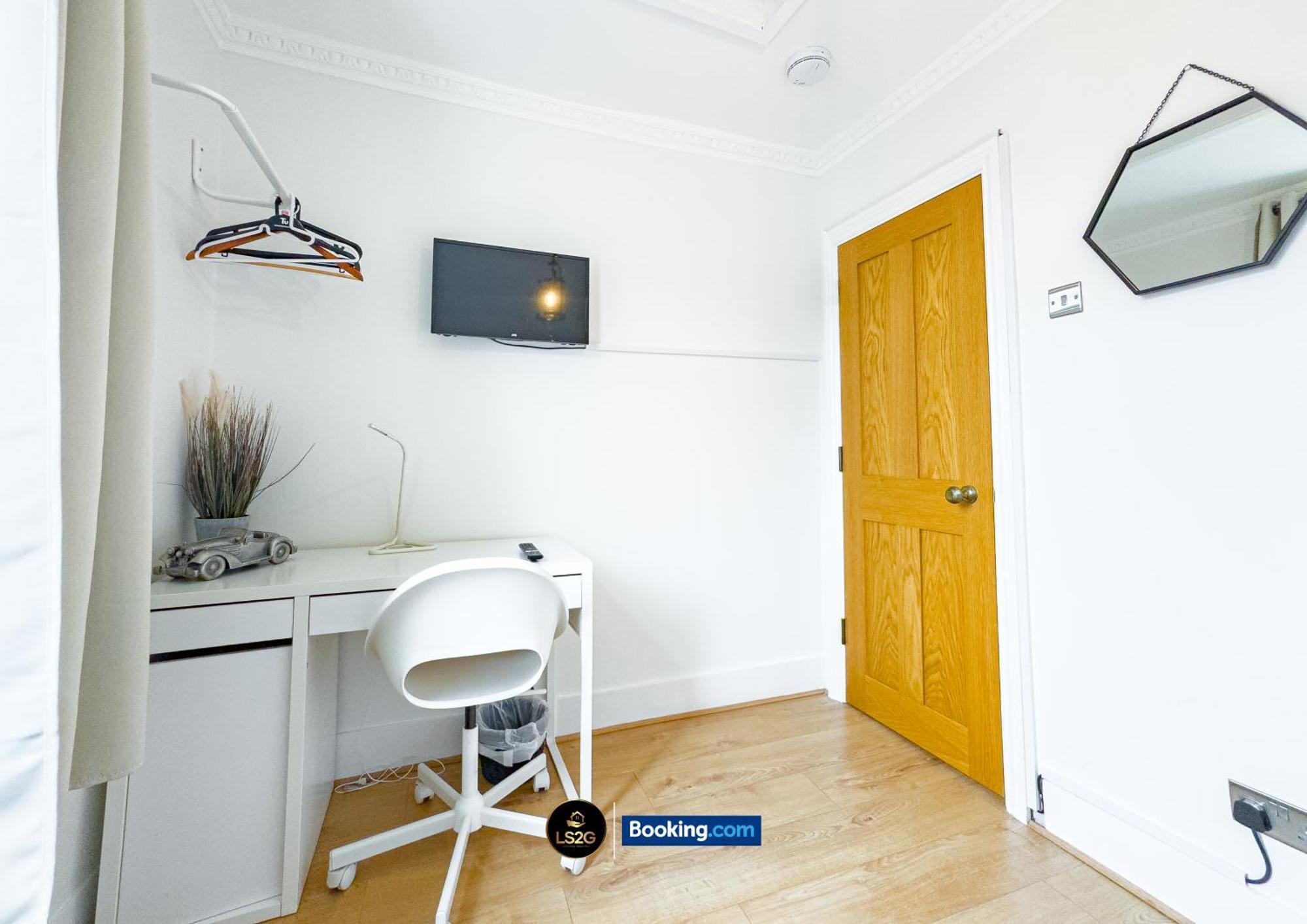 Stunning House By Ls2G Short Lets & Serviced Accommodation Greater London With Free Wifi Exterior foto